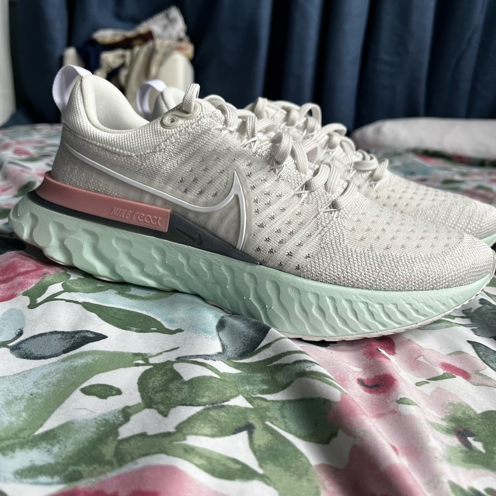 Women’s Nike react infinity flyknit